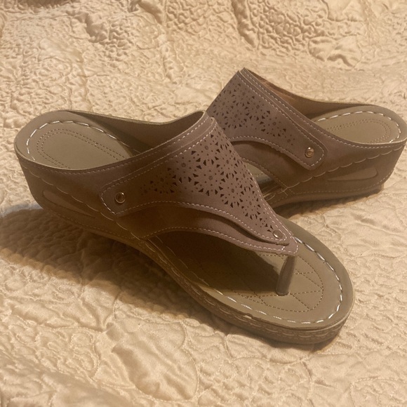 Shoes - Chic Brown Wedge Sandals